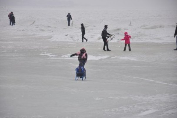 Marea Neagră s-a transformat în patinoar